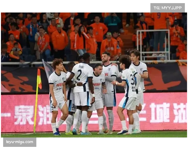 辽宁德比火爆场面：时隔12年的省内对决吸引满场观众